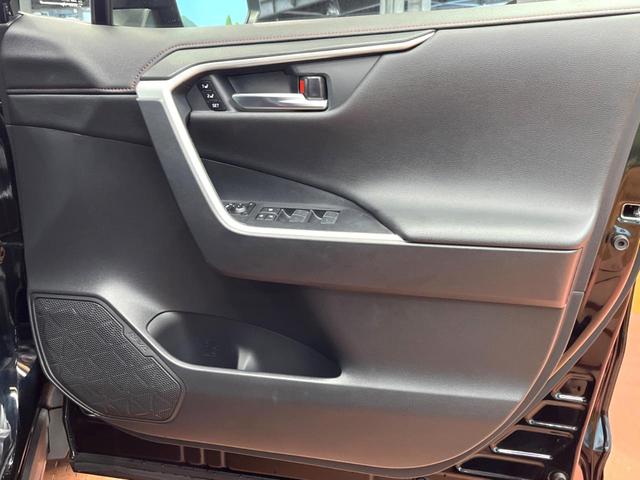 ＲＡＶ４ アドベンチャー　オフロードパッケージＩＩ　禁煙　１０型ディスプレイ　全周囲カメラ　レーダークルーズ　ブラインドスポットモニター　ＬＥＤヘッド＆フォグ　オートハイビーム　合皮シート　メモリーシート　ベンチレーション　ステアリングヒーター　ＥＴＣ（31枚目）
