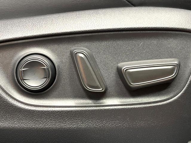 ＲＡＶ４ アドベンチャー　オフロードパッケージＩＩ　禁煙　１０型ディスプレイ　全周囲カメラ　レーダークルーズ　ブラインドスポットモニター　ＬＥＤヘッド＆フォグ　オートハイビーム　合皮シート　メモリーシート　ベンチレーション　ステアリングヒーター　ＥＴＣ（33枚目）