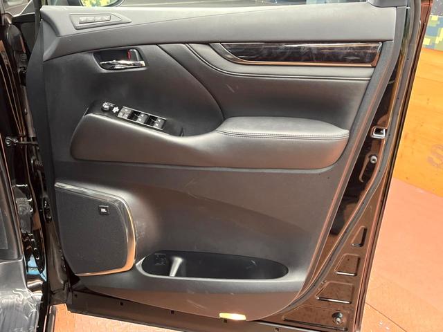 アルファード 2.5S Cパッケージ 禁煙 サンルーフ JBLサウンド フリップダウン メーカーナビ 全周囲カメラ ブラインドスポットモニター レーダークルーズ 三眼LEDヘッド シートベンチレーション 純正18インチアルミ ETC(36枚目)