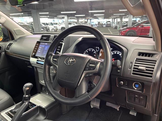 ランドクルーザープラド TX Lパッケージ マットブラックエディション 禁煙 7人 サンルーフ 純正9型ナビ 全周囲カメラ ブラインドスポットモニター レーダークルーズ LEDヘッド オートハイビーム 黒革 シートベンチレーション 純正18インチアルミ ETC(23枚目)