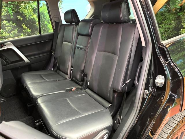 ランドクルーザープラド TX Lパッケージ マットブラックエディション 禁煙 7人 サンルーフ 純正9型ナビ 全周囲カメラ ブラインドスポットモニター レーダークルーズ LEDヘッド オートハイビーム 黒革 シートベンチレーション 純正18インチアルミ ETC(25枚目)