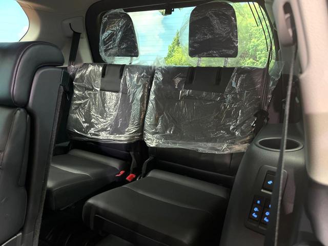 ランドクルーザープラド TX Lパッケージ マットブラックエディション 禁煙 7人 サンルーフ 純正9型ナビ 全周囲カメラ ブラインドスポットモニター レーダークルーズ LEDヘッド オートハイビーム 黒革 シートベンチレーション 純正18インチアルミ ETC(26枚目)