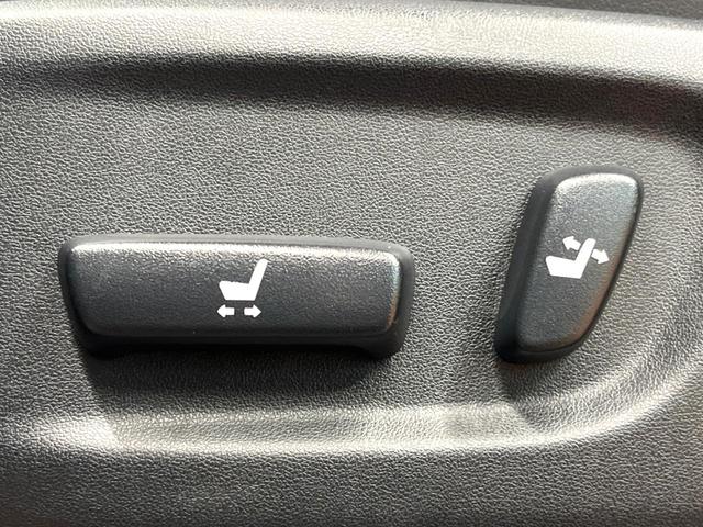 ランドクルーザープラド TX Lパッケージ マットブラックエディション 禁煙 7人 サンルーフ 純正9型ナビ 全周囲カメラ ブラインドスポットモニター レーダークルーズ LEDヘッド オートハイビーム 黒革 シートベンチレーション 純正18インチアルミ ETC(28枚目)