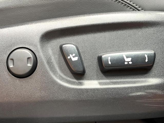 ランドクルーザープラド TX Lパッケージ マットブラックエディション 禁煙 7人 サンルーフ 純正9型ナビ 全周囲カメラ ブラインドスポットモニター レーダークルーズ LEDヘッド オートハイビーム 黒革 シートベンチレーション 純正18インチアルミ ETC(35枚目)