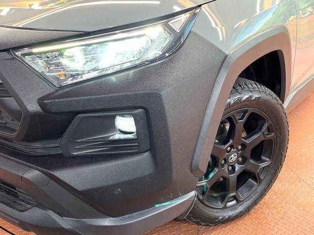 ＲＡＶ４ アドベンチャー　オフロードパッケージＩＩ　禁煙車　１０型ディスプレイ　全周囲カメラ　レーダークルーズ　ブラインドスポットモニター　合皮シート　ベンチレーション　メモリーシート　パワーバックドア　ＥＴＣ　ＬＥＤヘッド＆フォグ　１８インチアルミ（14枚目）
