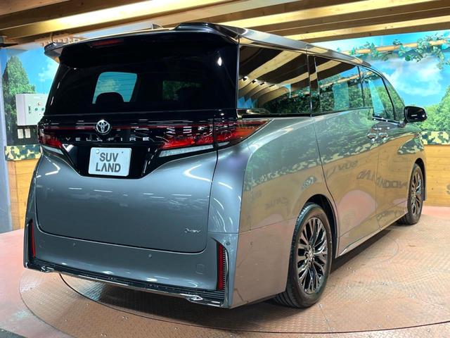 ヴェルファイアハイブリッド Ｚ　プレミア　登録済未使用車　ガラスルーフ　ユニバーサルステップ　フリップダウン　純正１４型ディスプレイ　全周囲カメラ　ブラインドスポットモニター　デジタルミラー　レーダークルーズ　三眼ＬＥＤヘッド　黒革　ＥＴＣ（65枚目）