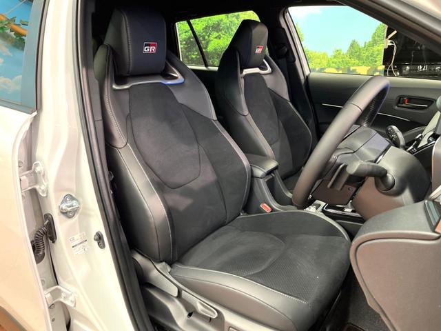 カローラクロス ＧＲスポーツ　禁煙車　１０型ディスプレイ　全周囲カメラ　レーダークルーズ　ブラインドスポットモニター　ＬＥＤヘッド　オートハイビーム　純正１９インチアルミ　ＧＲシート　シートヒーター　ステアリングヒーター　ＥＴＣ（12枚目）