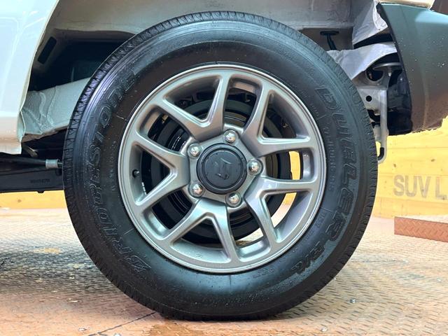 ジムニー ＸＣ　４ＷＤ　衝突被害軽減システム　禁煙車　コーナーセンサー　スマートキー　ＬＥＤヘッド　ビルトインＥＴＣ　クルーズコントロール　純正１６インチアルミ　車線逸脱警報　オートライト　オートエアコン（28枚目）