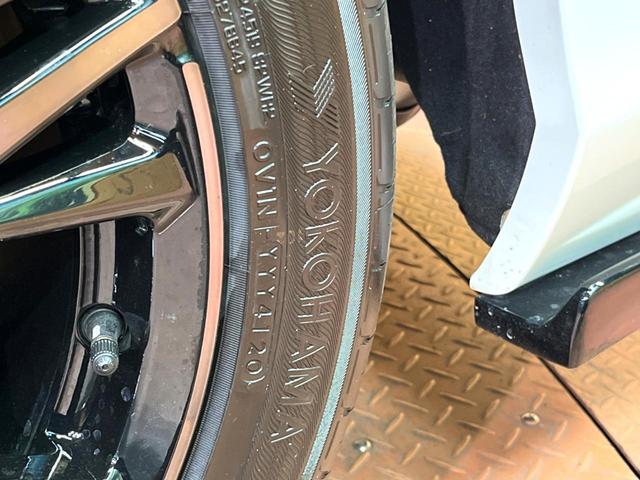 オデッセイハイブリッド ｅ：ＨＥＶアブソルート・ＥＸ　フロントリップ　フリップダウン　１０型ナビ　全周囲カメラ　ホンダセンシング　レーダークルーズ　両側電動スライドドア　ブラインドスポットモニター　パワーバックドア　本革　シートヒーター　ＬＥＤヘッド（32枚目）