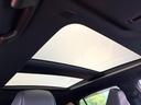 【調光パノラマルーフ】車内の解放感が一気に上がる大型パノラマルーフに調光機能がプラス!日差しが強い時、シェードを閉めなくてもガラスの透明度を調整することで心地よい明るさに♪