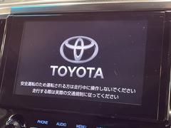 【メーカー純正ナビ】インテリアに溶け込むスタイリッシュな「専用設計」メーカーナビを装備♪視認性や操作性など基本性能にも優れ、より上質なカーライフをお楽しみいただけます。 5