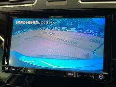 【バックカメラ】駐車時に後方がリアルタイム映像で確認できます。大型商業施設や立体駐車場での駐車時や、夜間のバック時に大活躍！運転スキルに関わらず、今や必須となった装備のひとつです！ 4