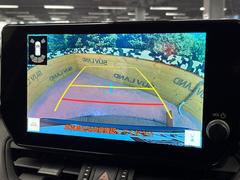 【バックカメラ】駐車時に後方がリアルタイム映像で確認できます。大型商業施設や立体駐車場での駐車時や、夜間のバック時に大活躍！運転スキルに関わらず、今や必須となった装備のひとつです！ 6