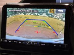 【バックカメラ】駐車時に後方がリアルタイム映像で確認できます。大型商業施設や立体駐車場での駐車時や、夜間のバック時に大活躍！運転スキルに関わらず、今や必須となった装備のひとつです！ 4