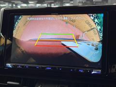 【バックカメラ】駐車時に後方がリアルタイム映像で確認できます。大型商業施設や立体駐車場での駐車時や、夜間のバック時に大活躍！運転スキルに関わらず、今や必須となった装備のひとつです！ 4