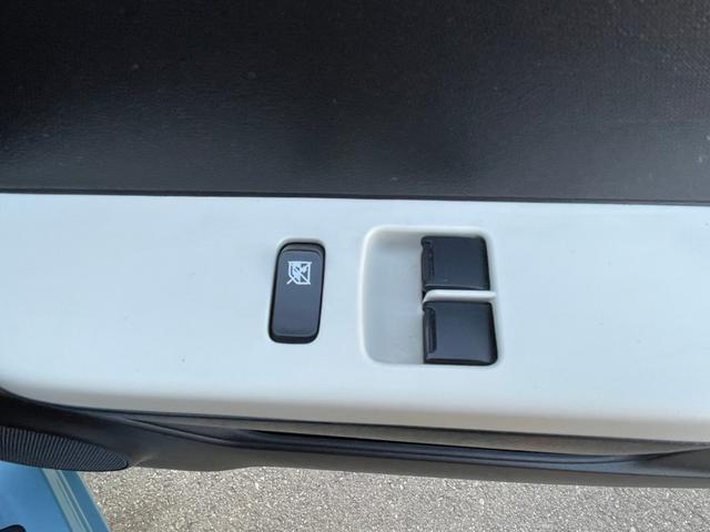 弊社ではインターネットでの遠方販売に自信があります。店頭でのご納車であれば、お車を持ち込まずに名義変更等のお手続きが出来ますので、ご近所の販売会社で購入する場合と変わらぬ諸経費にてご購入可能です♪