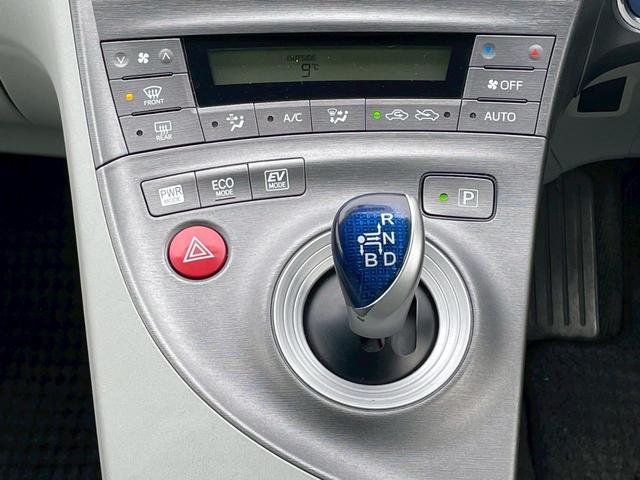 プリウス Ｓ【走行４５，４４４ｋｍ◆後期型◆２０２３年製ＢＳ夏タイヤ】　【Ｂｌｕｅｔｏｏｔｈオーディオ対応ＳＤナビ／Ｂカメラ◆パナソニック製ドラレコ】オートエアコン◆オートライトＨＩＤ◆電動コーナーポール◆スマート＆Ｐスタート／スペアキー／取扱説明書（34枚目）