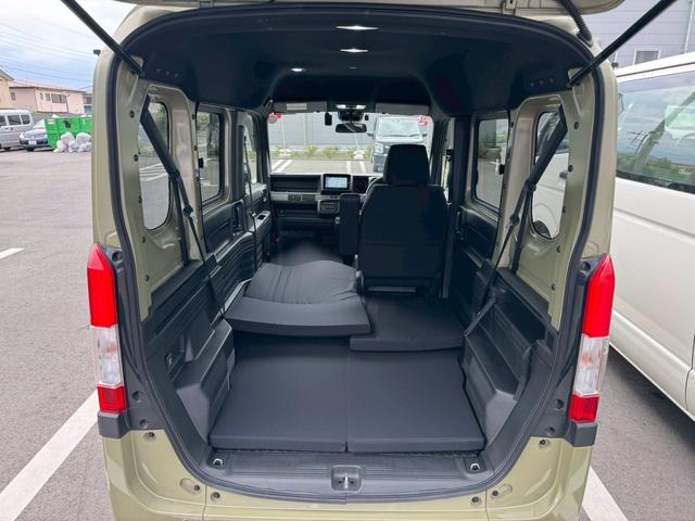 Ｎ－ＶＡＮ＋スタイル ファン・ターボ衝突軽減　走行１６，４６８ｋｍ　禁煙車１オーナー　ベッドキット　夏＆冬タイヤセット　Ｂｌｕｅｔｏｏｔｈオーディオ対応ＳＤナビ　バックカメラ　ＥＴＣ　純正ドラレコ　レーンアシスト　ＡＣＣ　オートライトＬＥＤ　スペアキー　保証書（28枚目）
