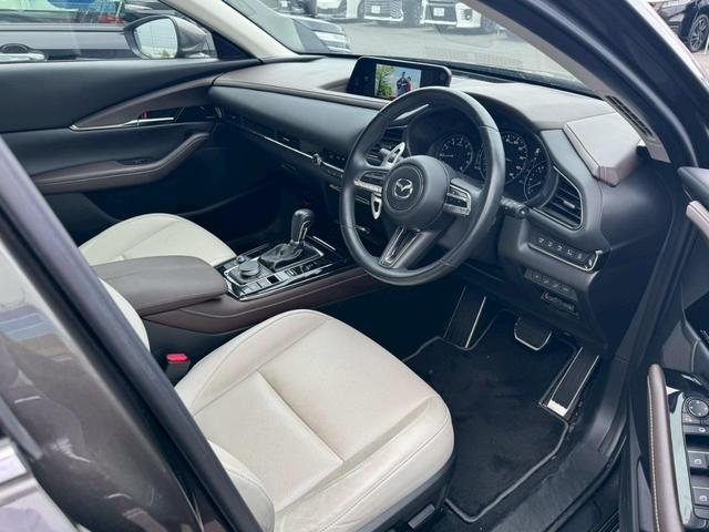 ＣＸ－３０ ２０Ｓ　Ｌパッケージ衝突軽減【走行９，３７３ｋｍ】　【禁煙車◆ヒーター付白本革電動シート】【全方位カメラ◆Ｂｌｕｅｔｏｏｔｈオーディオ対応ＳＤナビ／ＥＴＣ◆純正ドラレコ前後２カメラ】ＢＳＭ◆ＡＣＣ◆Ｐシフト◆ＨＵＤ◆ＡＴハイビーム／オートライトＬＥＤ（17枚目）