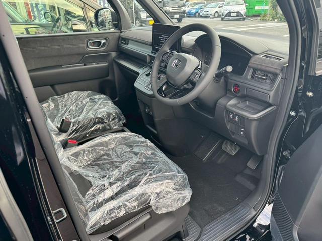 ステップワゴン eHEVスパーダプレミアムラインブラックエディション 【登録済未使用車◆走行5km】【11.4型Bluetoothオーディオ対応SDナビ◆15.6型フリップダウン◆全方位カメラ】両側自動ドア◆電動リヤゲート【BSM◆ACC◆ATハイビーム】専用アルミ(17枚目)