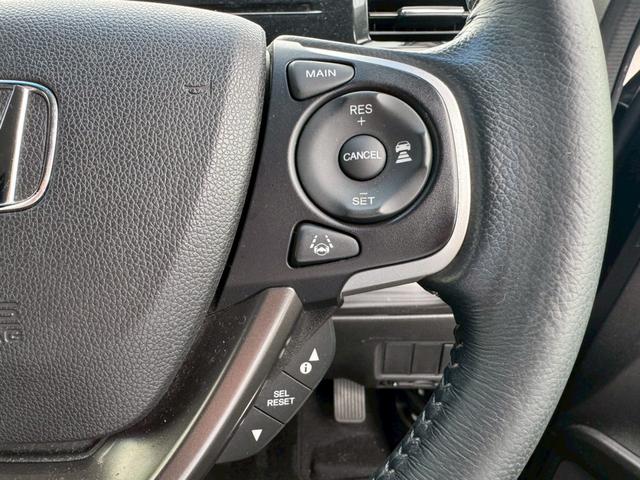 ステップワゴンスパーダ スパーダ・クールスピリット　ホンダセンシング衝突軽減　７人乗　２０２３年製ヨコハマ夏タイヤ　禁煙車　８型カロッツェリアＳＤナビ　フリップダウン　Ｂカメラ　ＥＴＣ　コムテック製ドラレコ２カメラ　両側自動ドア　ヒーター付ハーフレザー　ＡＣＣ　レーンアシスト（7枚目）