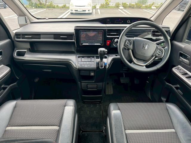 ステップワゴンスパーダ スパーダ・クールスピリット　ホンダセンシング衝突軽減　７人乗　２０２３年製ヨコハマ夏タイヤ　禁煙車　８型カロッツェリアＳＤナビ　フリップダウン　Ｂカメラ　ＥＴＣ　コムテック製ドラレコ２カメラ　両側自動ドア　ヒーター付ハーフレザー　ＡＣＣ　レーンアシスト（15枚目）