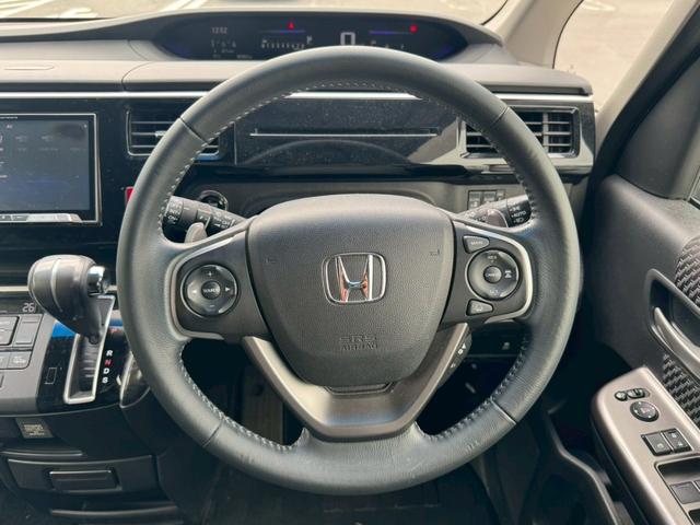 ステップワゴンスパーダ スパーダ・クールスピリット　ホンダセンシング衝突軽減　７人乗　２０２３年製ヨコハマ夏タイヤ　禁煙車　８型カロッツェリアＳＤナビ　フリップダウン　Ｂカメラ　ＥＴＣ　コムテック製ドラレコ２カメラ　両側自動ドア　ヒーター付ハーフレザー　ＡＣＣ　レーンアシスト（30枚目）