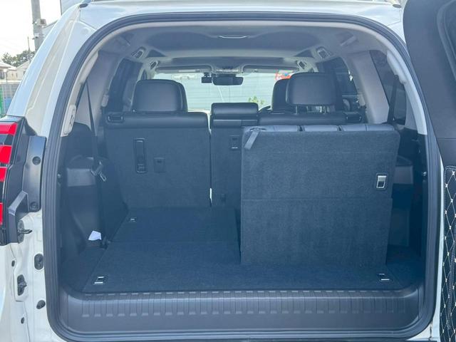 関東陸運局認証の自社工場完備！納車前の点検整備はもちろん、ご納車後のオイル交換、点検、車検、一般修理、鈑金塗装等すべて私どものサービス工場へお任せ下さい。国家資格をもった自動車整備士がお待ちしてます。