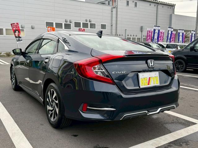 シビック セダン ホンダセンシング衝突軽減 走行36,983km 禁煙車 2025年製グッドイヤー夏タイヤ ギャザーズ製Bluetoothオーディオ対応SDナビ/Bカメラ/ETC 電子ホールドパーキングブレーキ Pシフト スマート&スペアキー 保証書&取扱説明書(12枚目)
