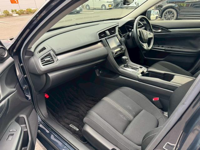 シビック セダン ホンダセンシング衝突軽減 走行36,983km 禁煙車 2025年製グッドイヤー夏タイヤ ギャザーズ製Bluetoothオーディオ対応SDナビ/Bカメラ/ETC 電子ホールドパーキングブレーキ Pシフト スマート&スペアキー 保証書&取扱説明書(22枚目)