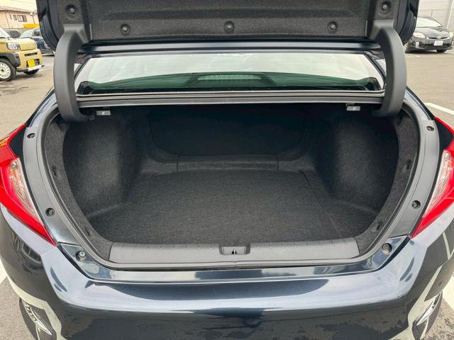 シビック セダン ホンダセンシング衝突軽減 走行36,983km 禁煙車 2025年製グッドイヤー夏タイヤ ギャザーズ製Bluetoothオーディオ対応SDナビ/Bカメラ/ETC 電子ホールドパーキングブレーキ Pシフト スマート&スペアキー 保証書&取扱説明書(26枚目)