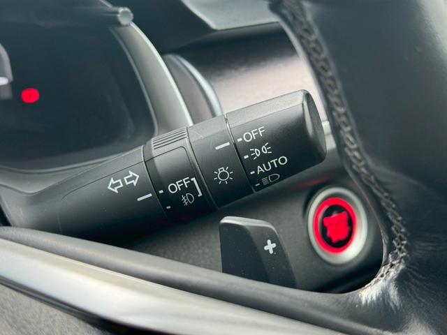 シビック セダン ホンダセンシング衝突軽減 走行36,983km 禁煙車 2025年製グッドイヤー夏タイヤ ギャザーズ製Bluetoothオーディオ対応SDナビ/Bカメラ/ETC 電子ホールドパーキングブレーキ Pシフト スマート&スペアキー 保証書&取扱説明書(33枚目)