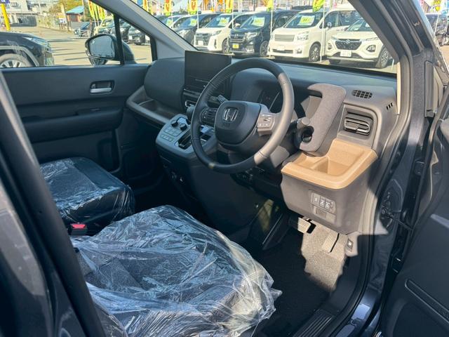 フリード ｅ：ＨＥＶエアー　ＥＸ衝突軽減　登録済未使用車／走行４ｋｍ　全方位カメラ　１１．４型ハイレゾ＆Ｂｌｕｅｔｏｏｔｈオーディオ対応ＳＤナビ　２．０ＥＴＣ　両側自動ドア　パーキングソナー　ＢＳＩ　ＡＣＣ　レーンアシスト　オートライトＬＥＤ＆フォグ／スペアキー（17枚目）