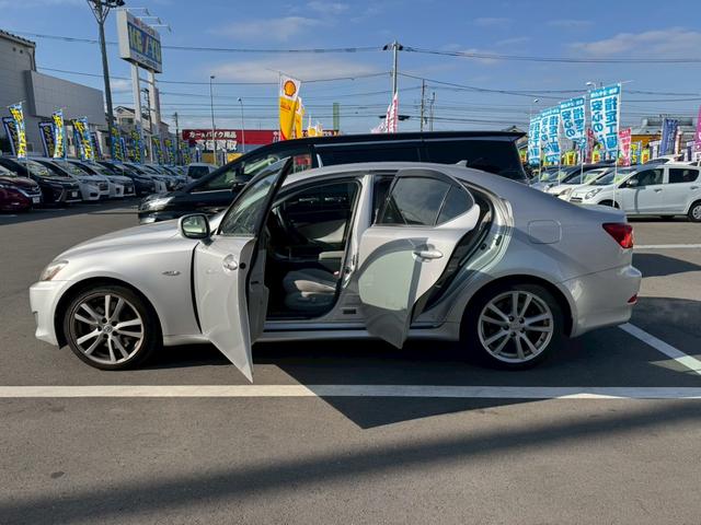 IS IS350 バージョンS 走行30,664km 6速AT 禁煙車 メーカーBluetooth接続HDDナビ バックカメラ ETC 自動防眩ミラー パドルシフト オートライトHID&フォグ パーキングソナー クルコン 電動シート スマート&Pスタート(25枚目)
