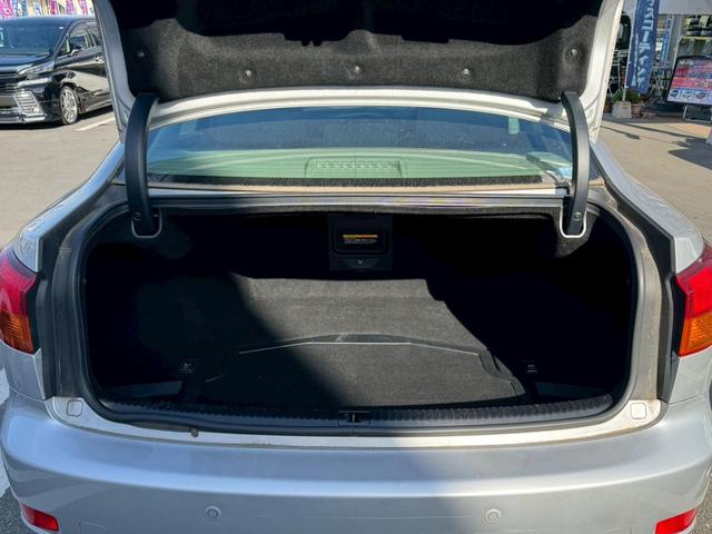 IS IS350 バージョンS 走行30,664km 6速AT 禁煙車 メーカーBluetooth接続HDDナビ バックカメラ ETC 自動防眩ミラー パドルシフト オートライトHID&フォグ パーキングソナー クルコン 電動シート スマート&Pスタート(26枚目)