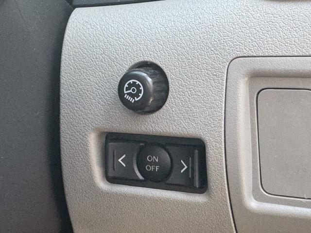 IS IS350 バージョンS 走行30,664km 6速AT 禁煙車 メーカーBluetooth接続HDDナビ バックカメラ ETC 自動防眩ミラー パドルシフト オートライトHID&フォグ パーキングソナー クルコン 電動シート スマート&Pスタート(37枚目)