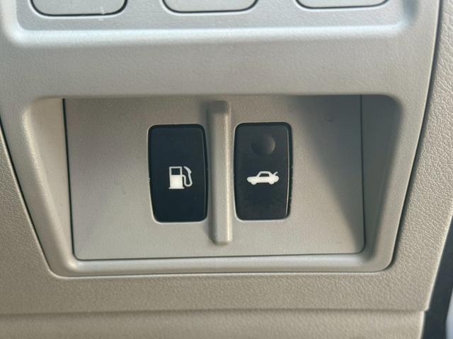 IS IS350 バージョンS 走行30,664km 6速AT 禁煙車 メーカーBluetooth接続HDDナビ バックカメラ ETC 自動防眩ミラー パドルシフト オートライトHID&フォグ パーキングソナー クルコン 電動シート スマート&Pスタート(38枚目)