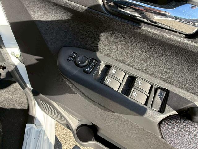 ���Ђ͔N���V�����ԗ��͐V�Ԃ̕ۏ؂̌p�����s���āi�ʓr�L���j���[�Ԃ����Ē����܂��B�f�B�[���[�ɂĂP�Q�����_�����󂯂Ă���̌p���ƂȂ�܂��B���ʂɒ��Îԕۏ؂�t������A������p�𒸂����肵�Ă���܂���I