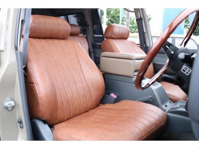 ランドクルーザー８０ ＶＸリミテッド　ユーザー買取直販車両　Ｒｅｎｏｃａ「Ｗｏｎｄｅｒ」　ベージュカラー　ＤＥＡＮカリフォルニア　ＢＦｇｏｏｄｒｉｃｈ　Ｍ／Ｔ　リアラダー　Ｂｌｕｅｔｏｏｔｈ対応ナビ　バックカメラ　ＥＴＣ車載器（11枚目）