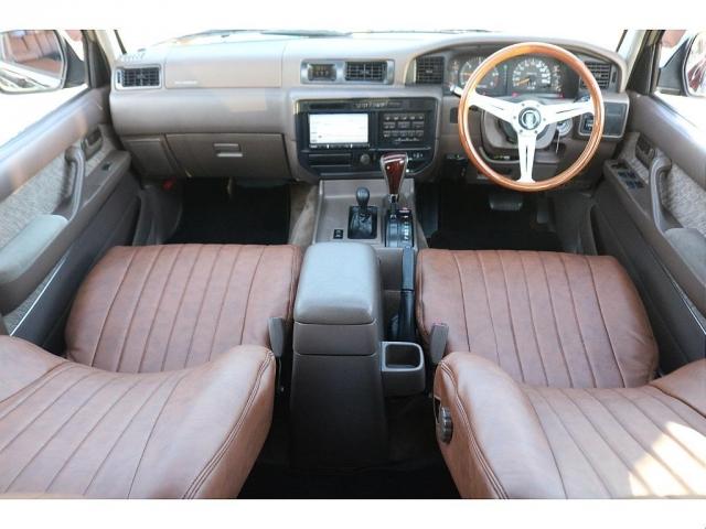 ランドクルーザー８０ ＶＸ　後期最終型　茶内装　下回り防錆施工　輸出仕様角目四灯　リフトアップ　新品ジムラインＡＷ　新品オープンカントリーＭＴタイヤ　三色テールレンズ　　新品クラシックシートカバー　ナルディウッドステアリング（3枚目）