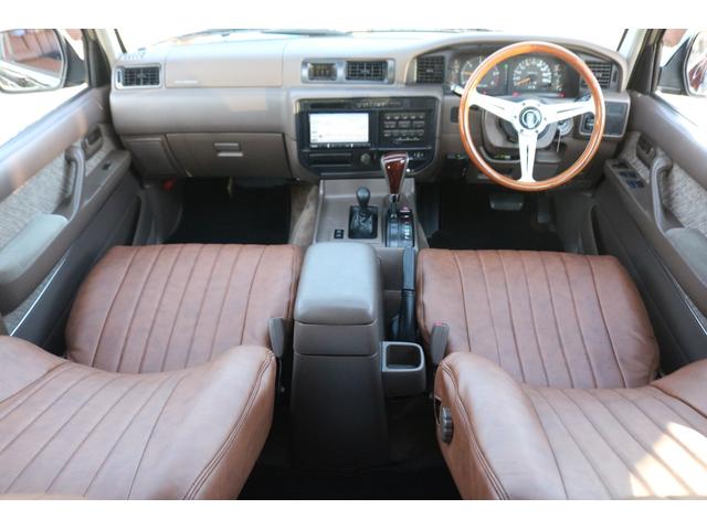 ランドクルーザー８０ ＶＸ　後期最終型　茶内装　下回り防錆施工　輸出仕様角目四灯　リフトアップ　新品ジムラインＡＷ　新品オープンカントリーＭＴタイヤ　三色テールレンズ　　新品クラシックシートカバー　ナルディウッドステアリング（27枚目）