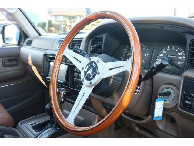 ランドクルーザー８０ ＶＸ　後期最終型　茶内装　下回り防錆施工　輸出仕様角目四灯　リフトアップ　新品ジムラインＡＷ　新品オープンカントリーＭＴタイヤ　三色テールレンズ　　新品クラシックシートカバー　ナルディウッドステアリング（28枚目）