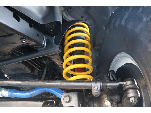 ランドクルーザー８０ ＶＸ　後期最終型　茶内装　下回り防錆施工　輸出仕様角目四灯　リフトアップ　新品ジムラインＡＷ　新品オープンカントリーＭＴタイヤ　三色テールレンズ　　新品クラシックシートカバー　ナルディウッドステアリング（35枚目）