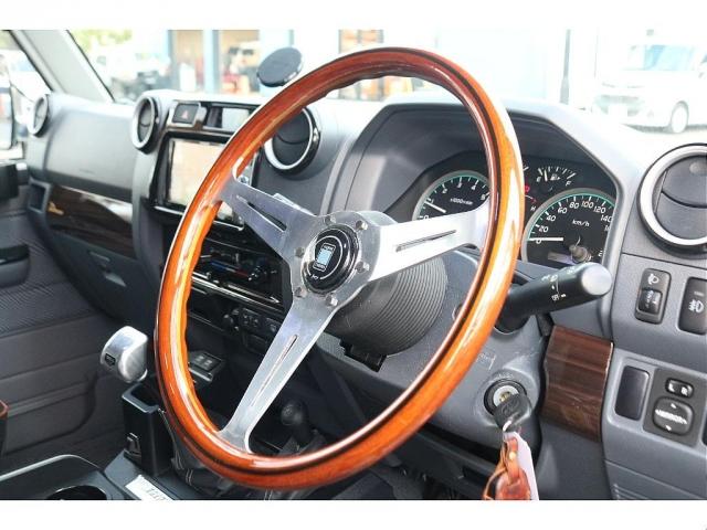 ランドクルーザー70 4.0 4WD GRJ76 70th記念パーツ ARBフロントバンパー ARBルーフラック 群馬トヨタ限定アルミシフト BFグッドリッチトレイルテレーン ブラッドレーVアルミ オーバーヘッドコンソール(12枚目)