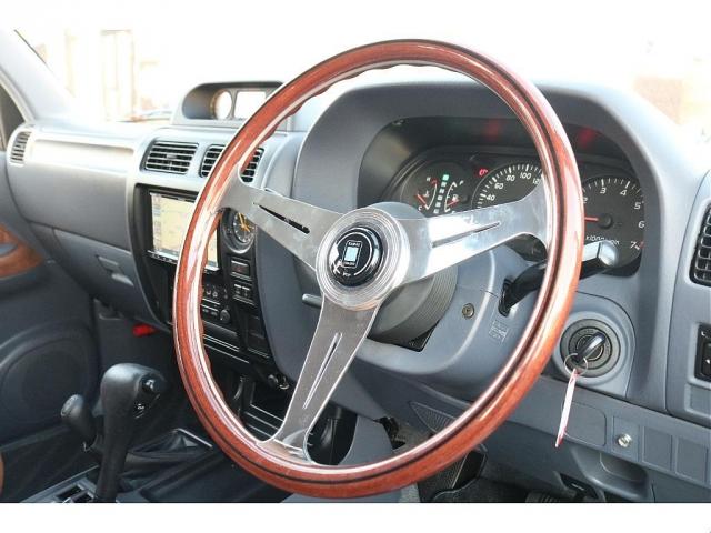 ランドクルーザープラド ＴＸリミテッド　Ａｍｅｒｉｃａｎ　Ｃｌａｓｓｉｃ　角目換装　Ｂｌｕｅｔｏｏｔｈ対応ナビ　バックカメラ　ＥＴＣ車載器　新品内張張替え　新品ＮＡＲＤＩウッドステア　新品フロアマット　ガルシアシスコＡＷ　ジオランダーＡＴ（12枚目）