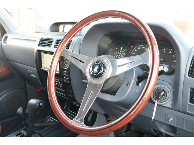 ランドクルーザープラド ＴＸリミテッド　Ａｍｅｒｉｃａｎ　Ｃｌａｓｓｉｃ　角目換装　Ｂｌｕｅｔｏｏｔｈ対応ナビ　バックカメラ　ＥＴＣ車載器　新品内張張替え　新品ＮＡＲＤＩウッドステア　新品フロアマット　ガルシアシスコＡＷ　ジオランダーＡＴ（29枚目）