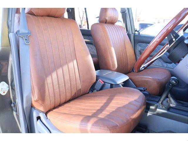 ランドクルーザープラド ＴＸ　Ａｍｅｒｉｃａｎ　Ｃｌａｓｓｉｃ　丸目換装　新品フローティングナビ　新品ナルディウッドステア　Ｂｌｕｅｔｏｏｔｈ・ＨＤＭＩ対応ナビ　新品バックカメラ　新品ＥＴＣ車載器　新品タイヤホイール（8枚目）