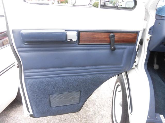 ダッジ・バン B150パッセンジャーショーティー93年最終モデル オリジナル フロアーカーペット張替(41枚目)