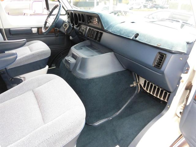 ダッジ・バン B150パッセンジャーショーティー93年最終モデル オリジナル フロアーカーペット張替(42枚目)