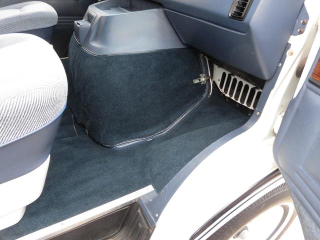 ダッジ・バン B150パッセンジャーショーティー93年最終モデル オリジナル フロアーカーペット張替(45枚目)